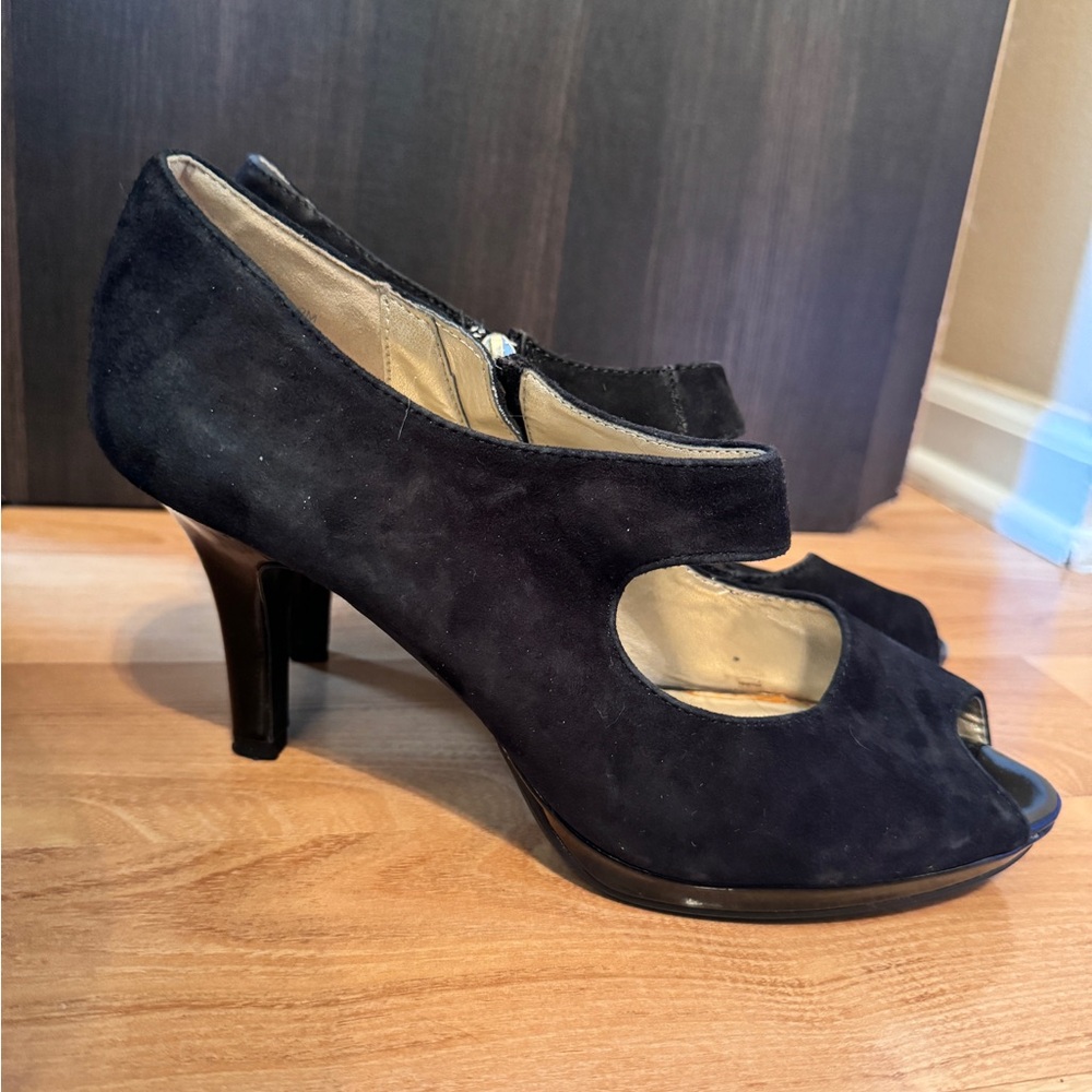 Bandolino Black Heels